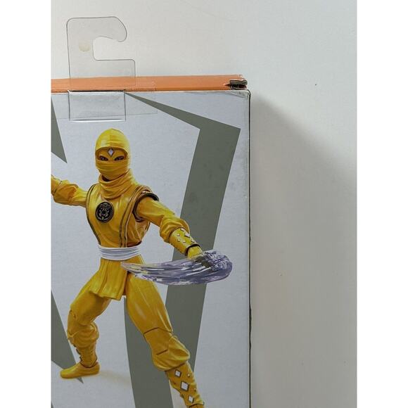 Hasbro Power Rangers Yellow Ranger Lighting Collection - Picture 8 of 12